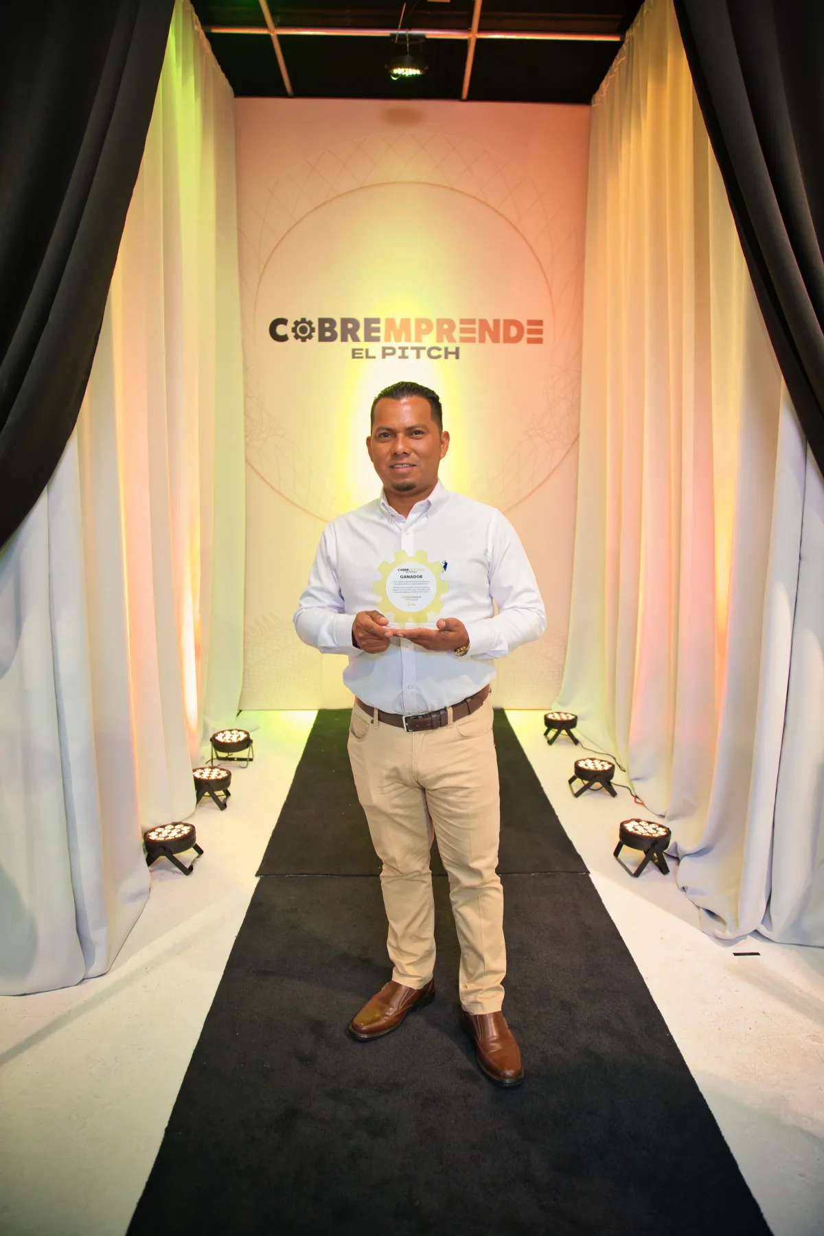 Emprendedor colonense recibe reconocimiento de Cobre Emprende: El Pitch