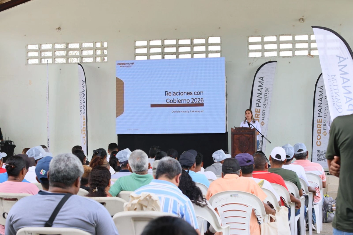Residentes participan en una jornada de rendición de cuentas de Cobre Panamá