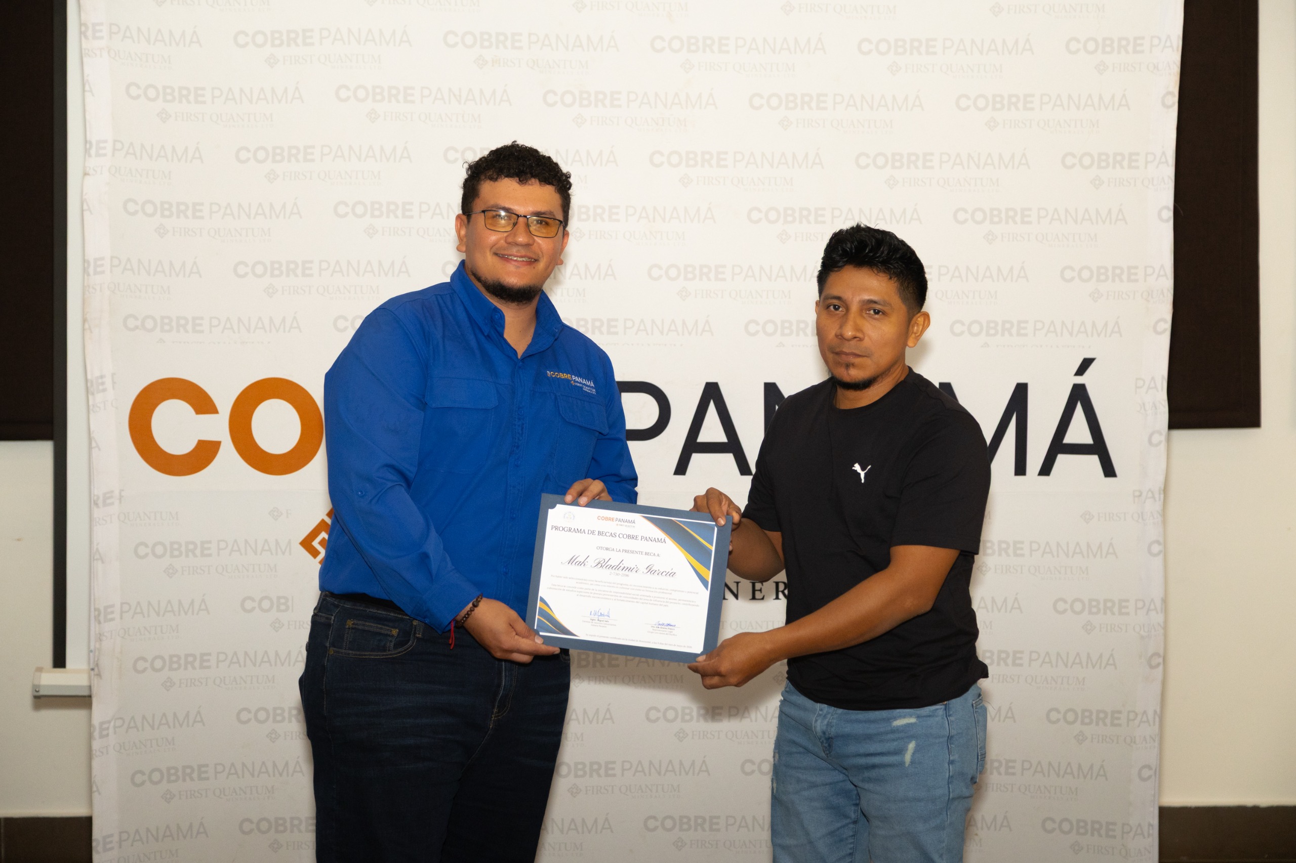 Jóvenes beneficiarios del Programa Becas Cobre Panamá 2026