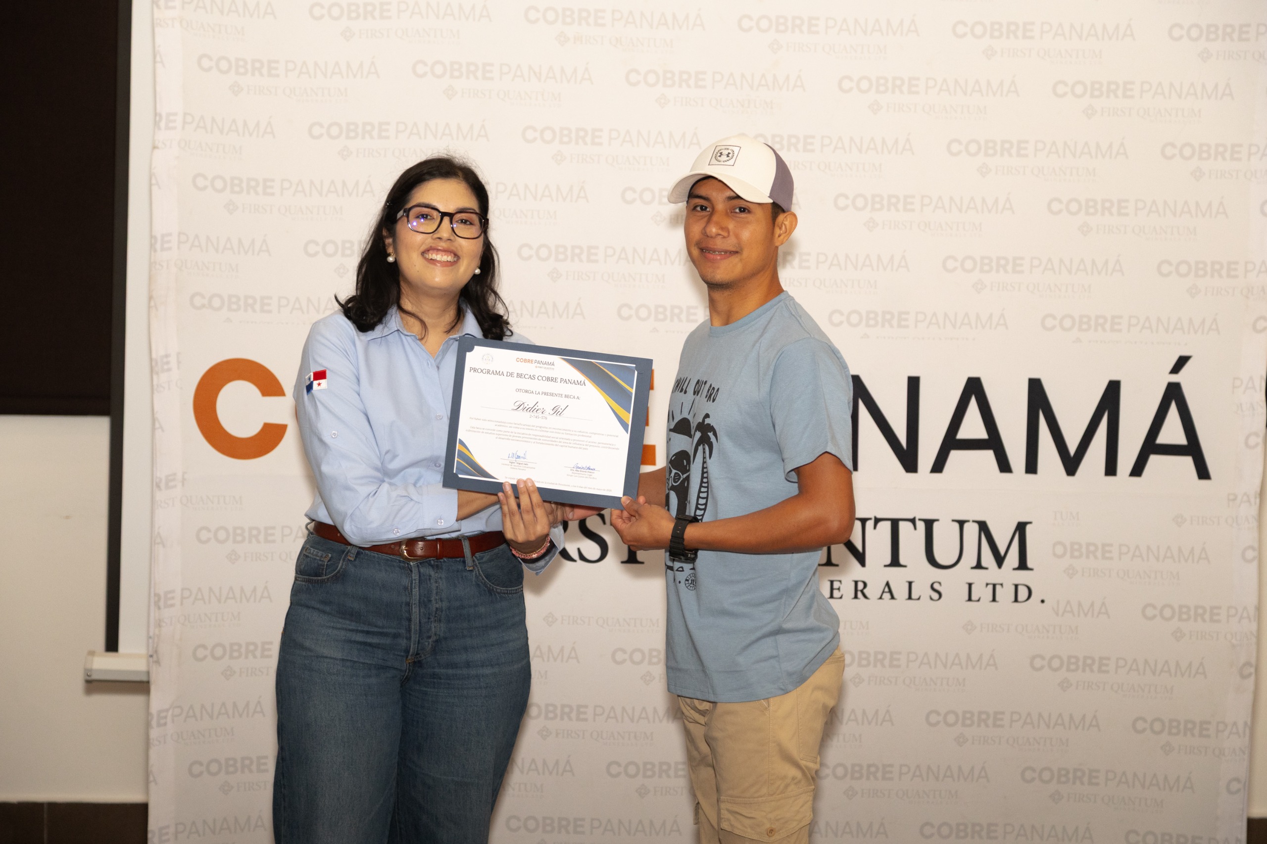 Participantes durante el lanzamiento de Becas Cobre Panamá 2026