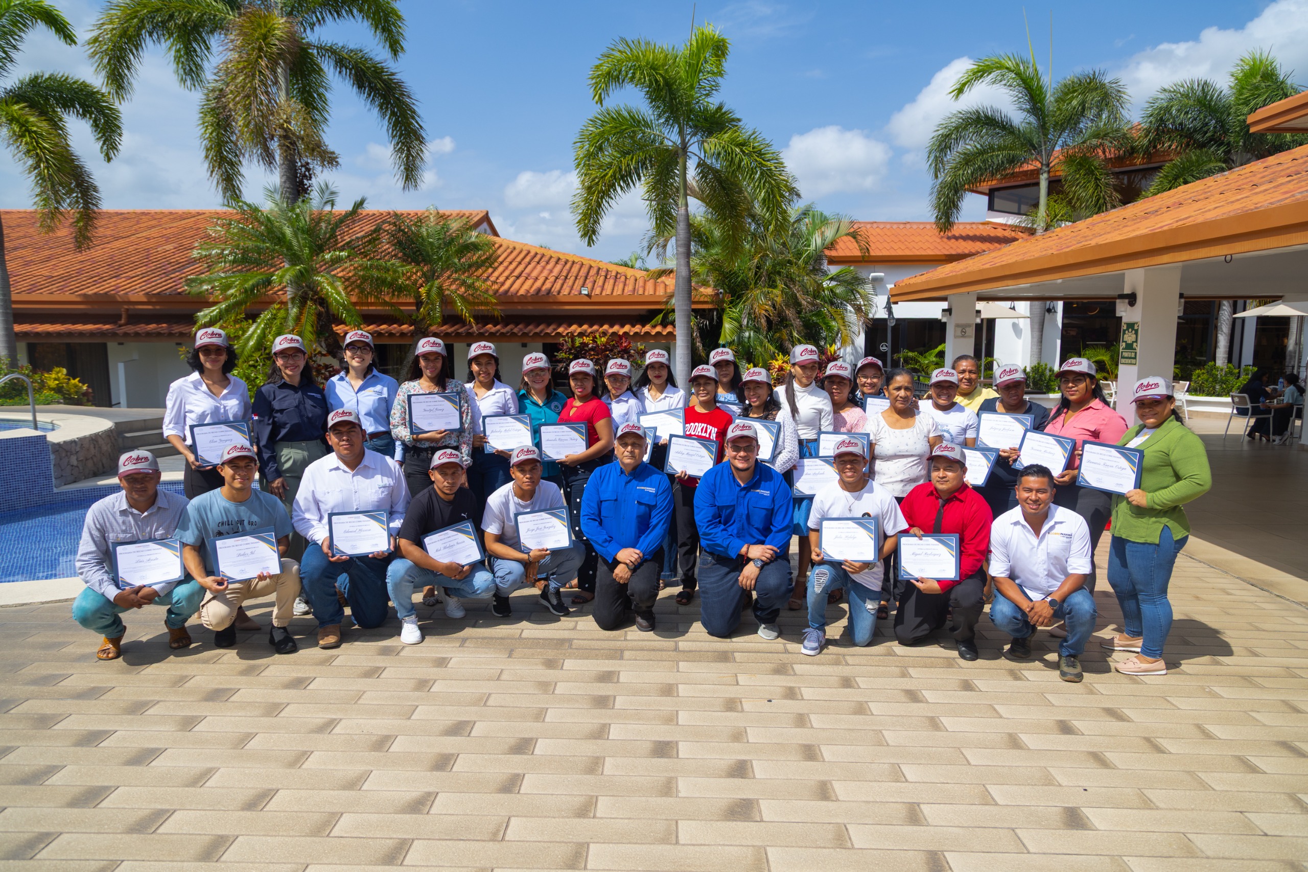 Becarios de Cobre Panamá reunidos en una jornada de acompañamiento