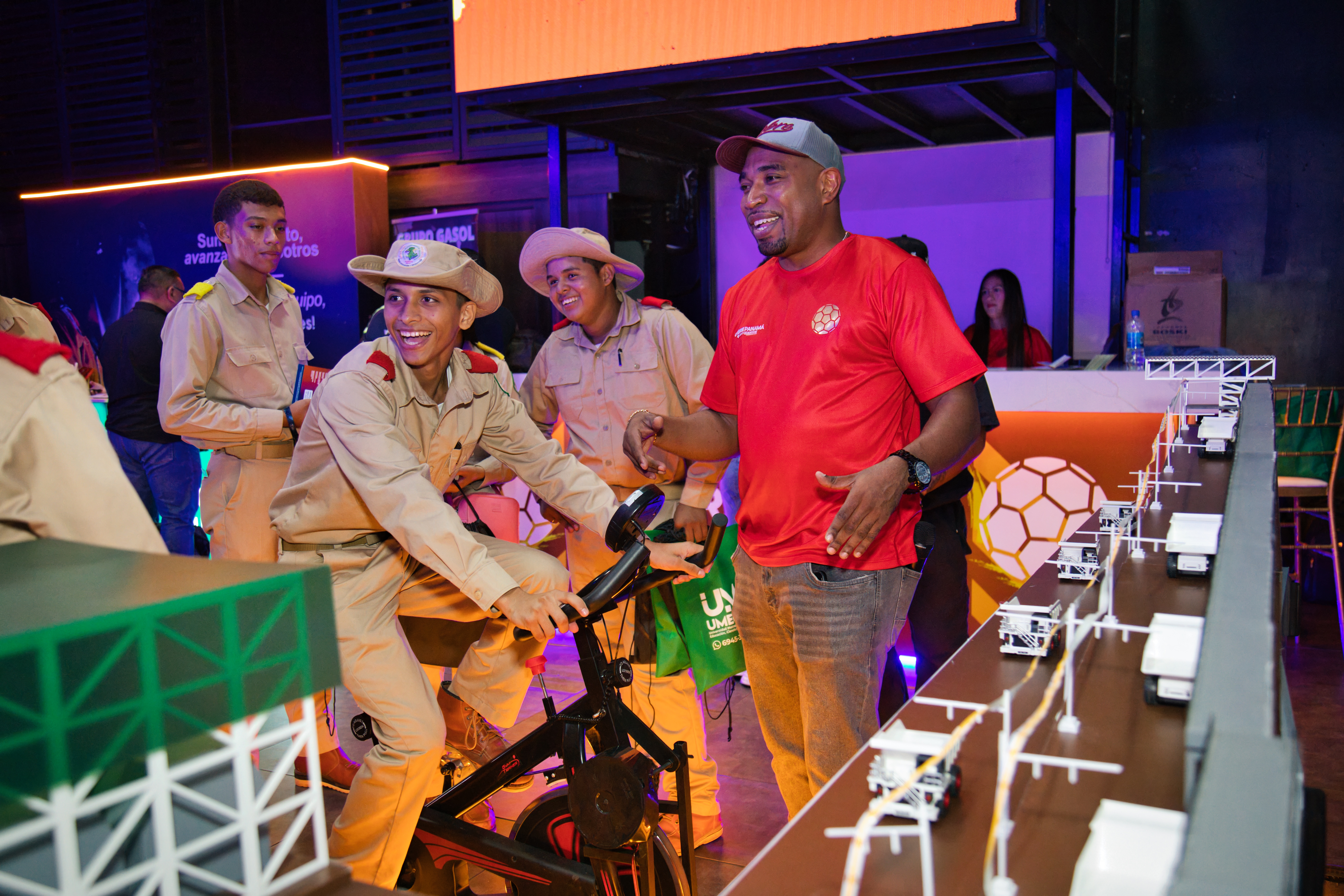 Cobre Panamá presenta profesiones de la minería moderna a estudiantes